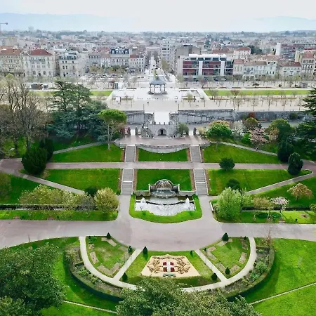 Hyper Centre De - N22 Βαλένς