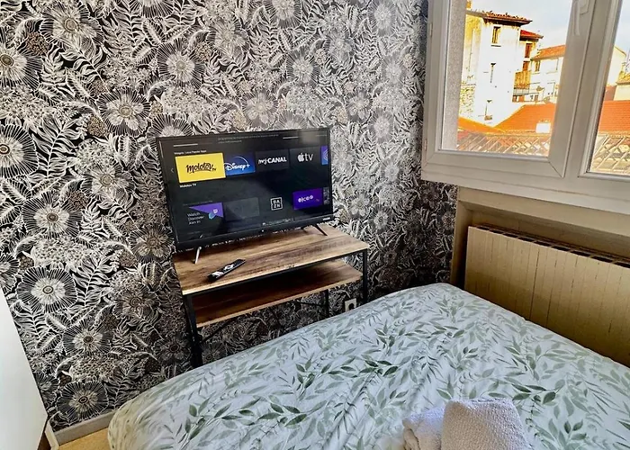 Hyper Centre De - N22 Βαλένς