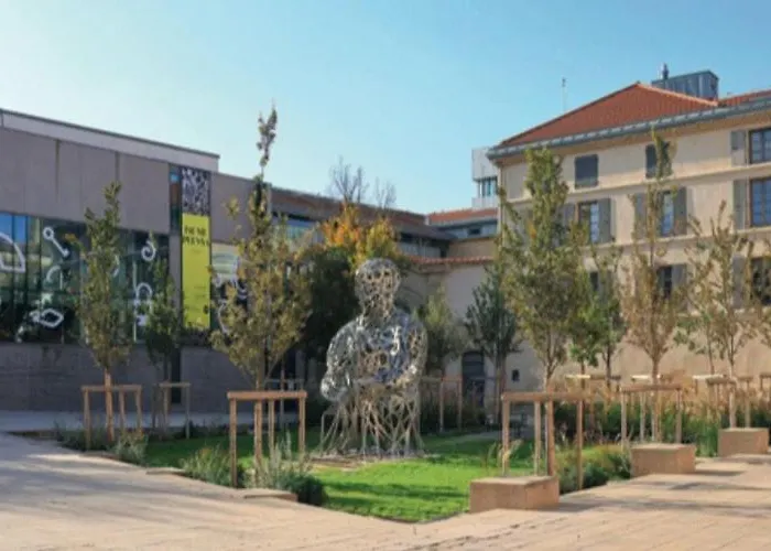 Hyper Centre De - N22 * Βαλένς